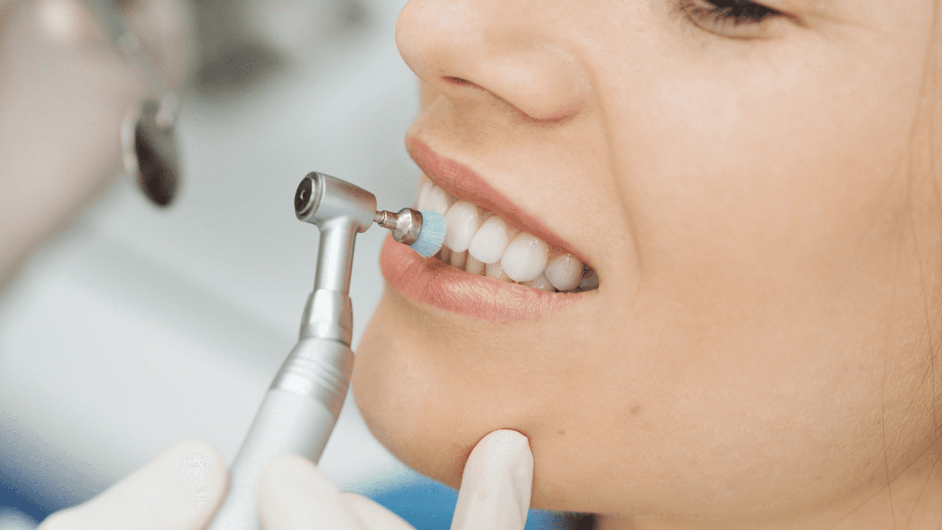 5 Signs You May Need to See a Dental Hygienist